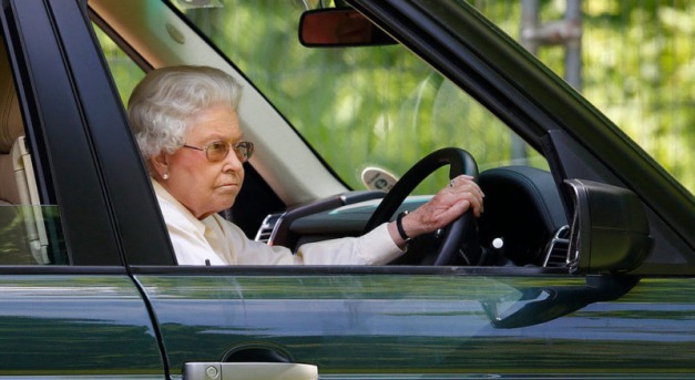 II. Erzsébet közúton már nem vezet