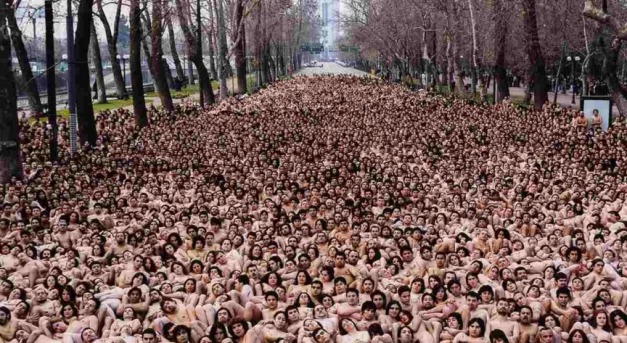 Spencer Tunick – az élő akttenger művésze