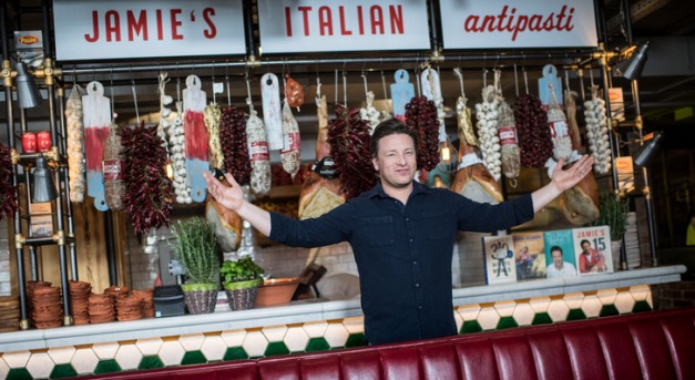Jamie Oliver éttermei csődközelbe kerültek