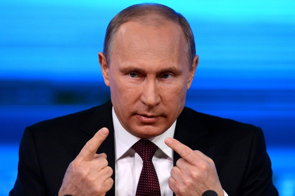 Sisak nélkül motorozott, feljelentették Putyint