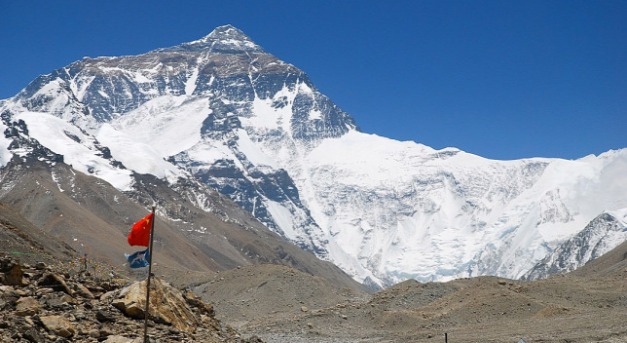 Igazolást kérnek a hegymászóktól a Mount Everest előtt