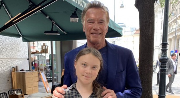 Kölcsönadta az autóját Schwarzenegger