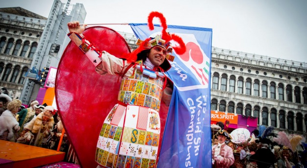 A koronavírus terjedése miatt megszakítják a velencei karnevált is