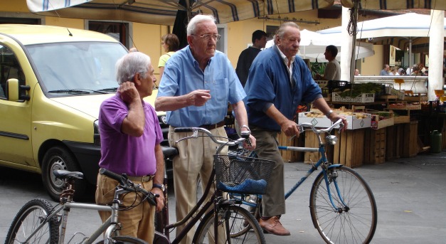 Az elektromos kerékpárok segítenek az idősek fiatalon tartásában