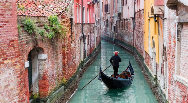 Látványosan tisztulnak Velence csatornái