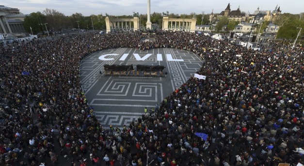 A külföldről támogatott civileket listázó törvény jogsértő az Európai Unió Bírósága szerint