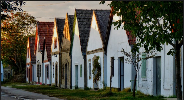 Pinceáron kóstolhat Európa legnagyobb pincefalujában