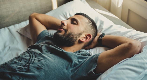 A háton alvás egészséges, többségünk mégsem így pihen