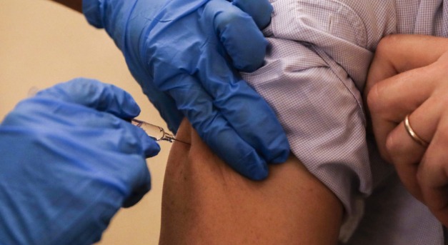 Hatezer forint körül lehet a koronavírus-vakcina ára