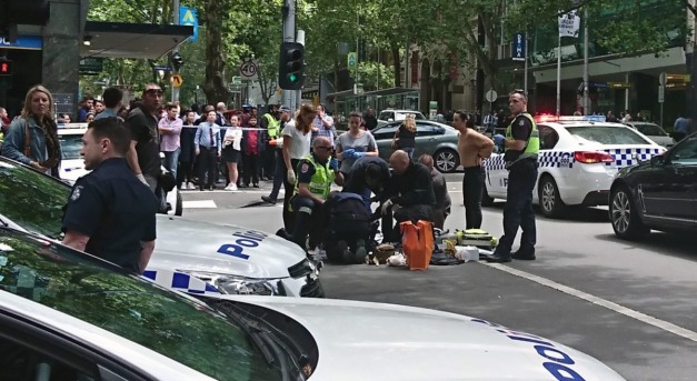 Filmezte az ausztrál férfi a négy haldokló rendőrt