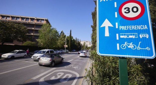 Lakott területen 30 km/h lett a sebességhatár