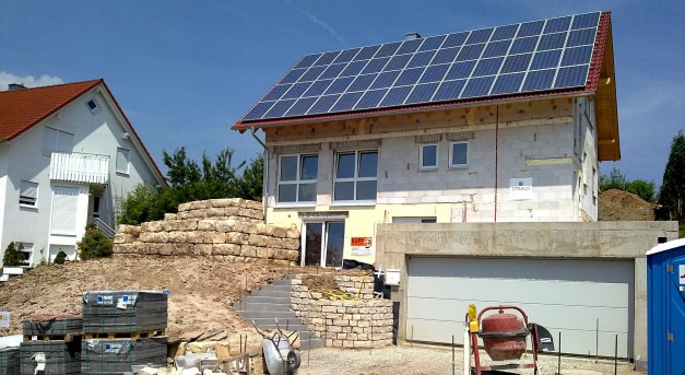 Bevezetik a kötelező napelem-használatot