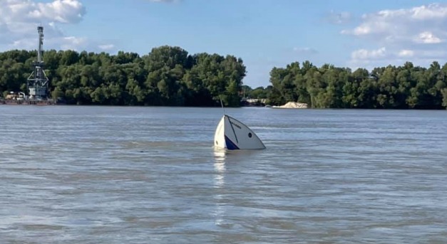 Elsüllyedt egy hajó a Dunában