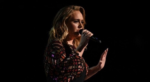 Összeomlott Adele honlapja, miután bejelentette, hogy újra koncertet ad