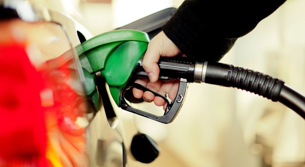 Romániában átmenetileg a felére csökkentik az üzemanyagok jövedéki adóját