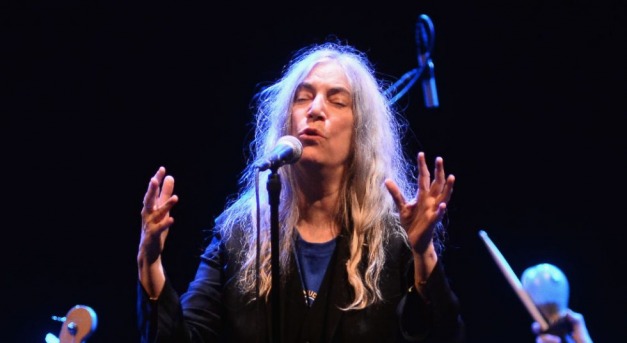 Patti Smith üzent a magyaroknak: „A hatalom a népé”