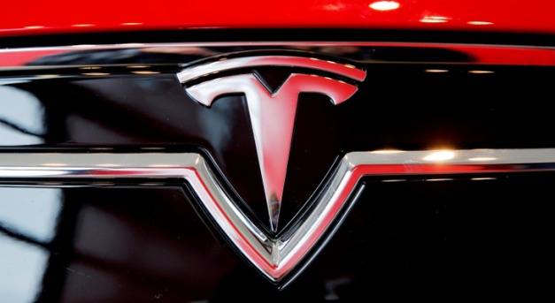 Kormánykerék nélküli autó lesz a Tesla következő újdonsága