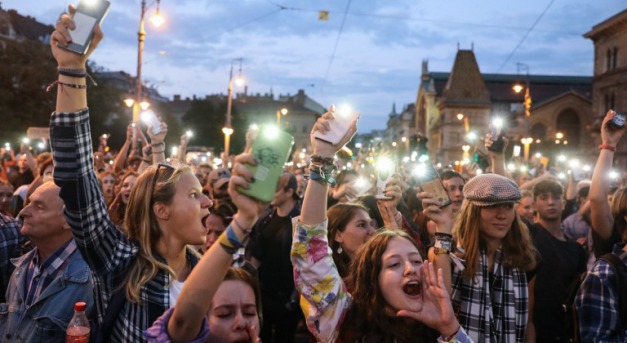 Tanárok és a diákok indulója lett