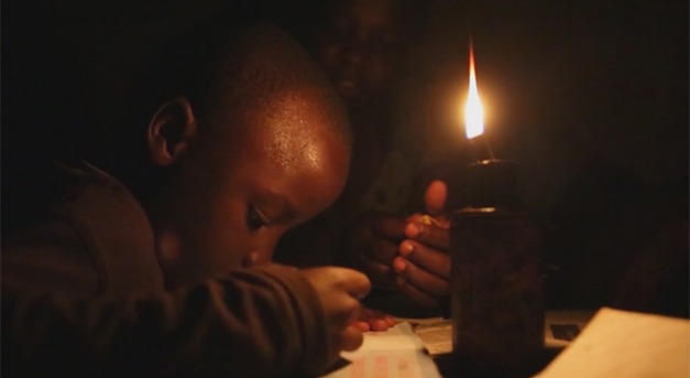 Gravitációs lámpa, ami segít megvilágítani a fejlődő országok otthonait