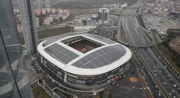 Egy fenntartható focistadion, napelemekkel fedve
