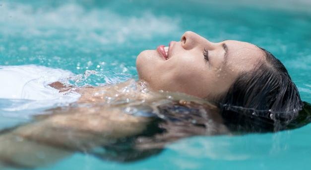 A nőknek is joguk van félmeztelenül úszni és strandolni – Berlinben