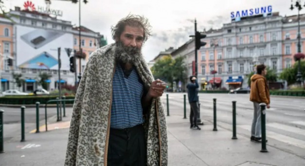 „A hajléktalan folyamatos stresszben él, ilyen helyzetben az ember nem tud a saját épülésével foglalkozni”