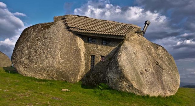 Casa do Penedo – a mesébe illő portugál kőház