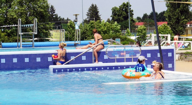 Már várja a vendégeket a megszépült Szekszárdi Élményfürdő