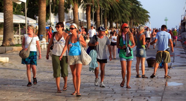 Split lakóit védi a gátlástalan turistáktól