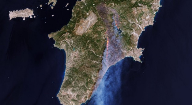 Az űrből is látszanak a görögországi erdőtüzek