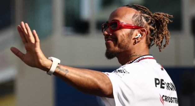 Lewis Hamilton a Ferrarihoz tart?