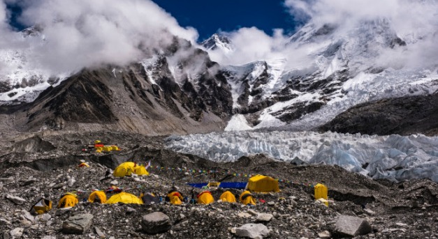 A híres serpa unokája a világ legmagasabb hegyére is elhozta az internetet