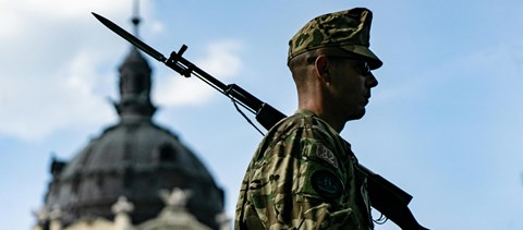 Hadseregből az iskolába? Tanárnak képezhetik át az idősebb katonákat
