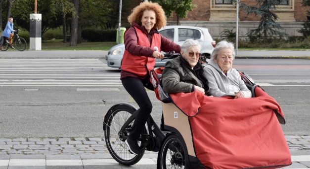 Egy szuper kezdeményezés: élményutazás riksával – időseknek, demenseknek, betegeknek