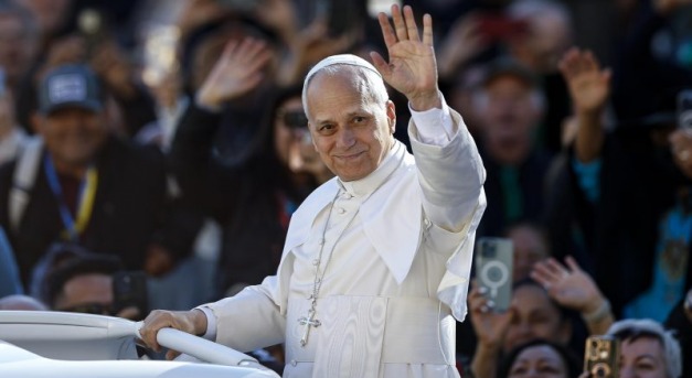 Leó pápa szeretné, ha emberszámba vennék a bevándorlókat